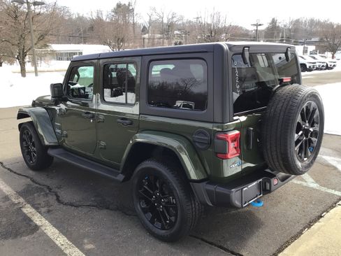 Used 2023 Jeep Wrangler Sahara w/ Cold Weather Group image 5