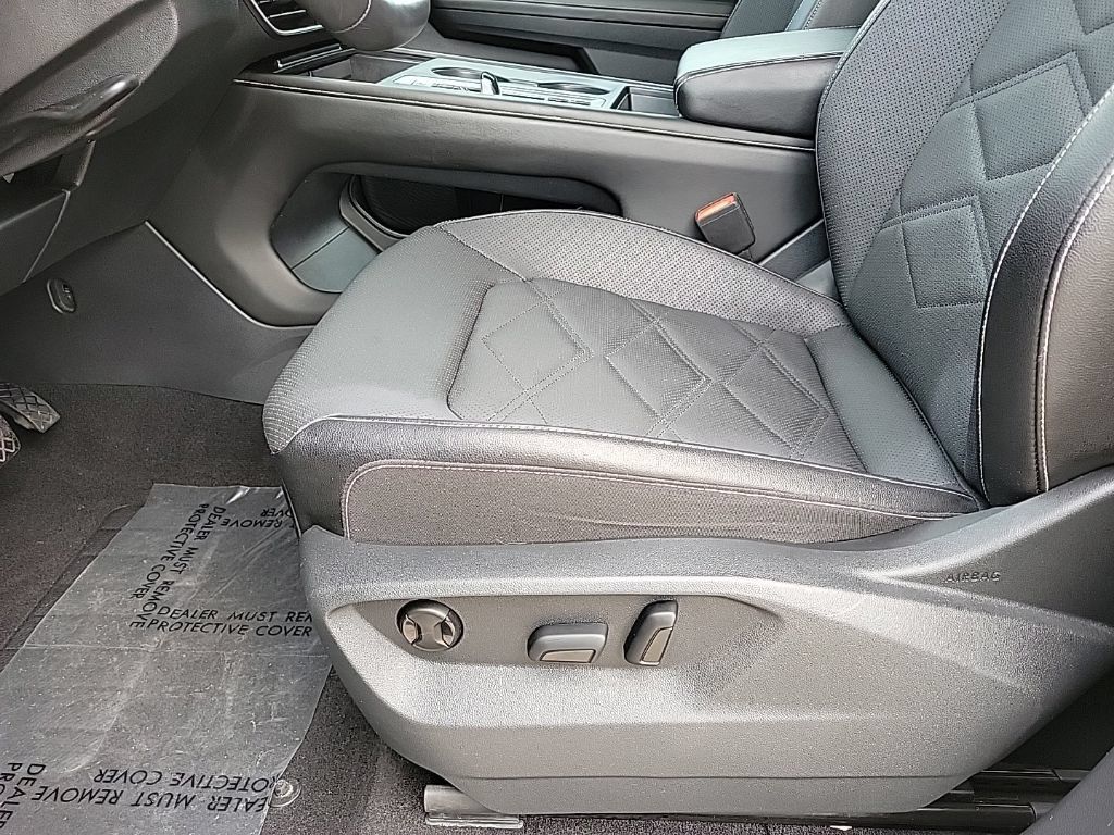 Used 2024 Volkswagen Atlas SE FWD image 12