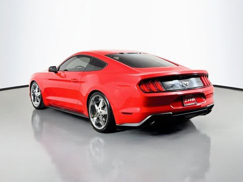 Used 2018 Ford Mustang Coupe RWD image 3