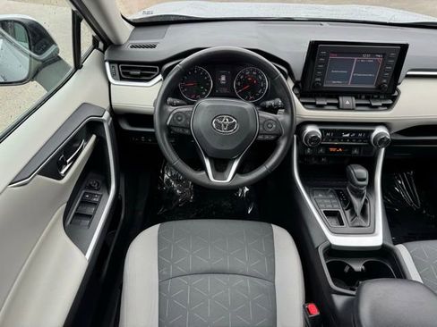 Used 2019 Toyota RAV4 XLE w/ Convenience Package image 5