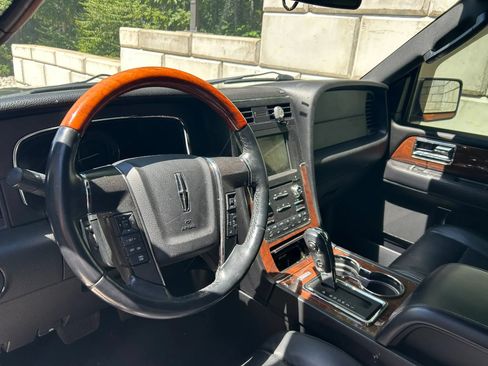 Used 2016 Lincoln Navigator Select AWD/4WD image 3