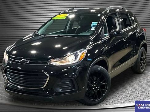 Used 2020 Chevrolet Trax LT w/ LT Convenience Package AWD/4WD image 1