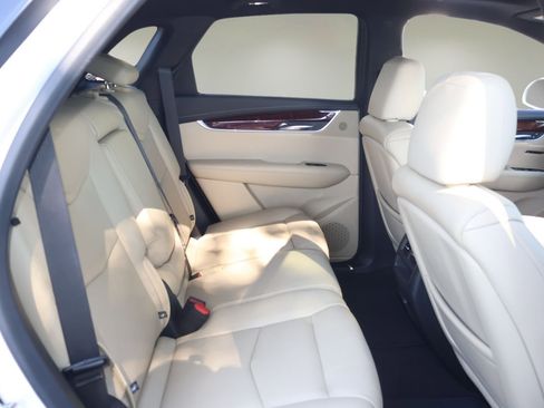 Used 2019 Cadillac XT5 Luxury w/ Advanced Security Package AWD/4WD image 16