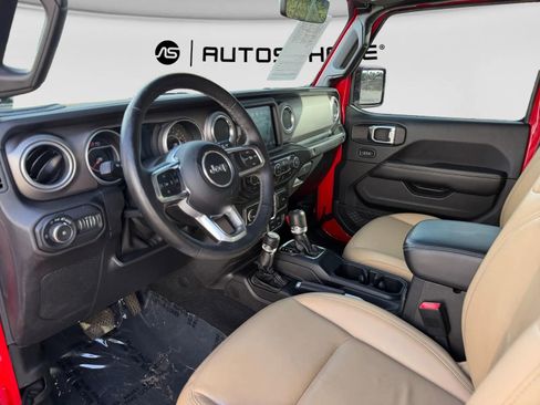 Used 2018 Jeep Wrangler Unlimited Rubicon w/ Dual Top Group AWD/4WD image 16
