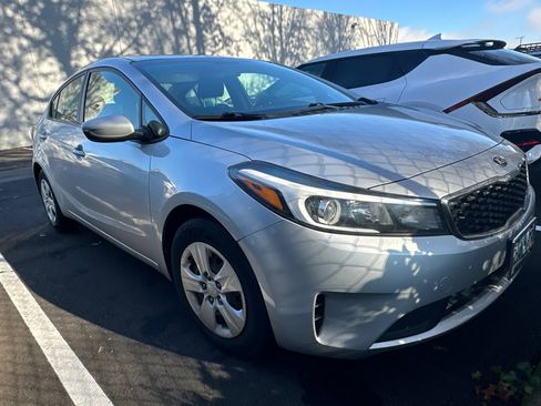 Used 2018 Kia Forte LX image 2