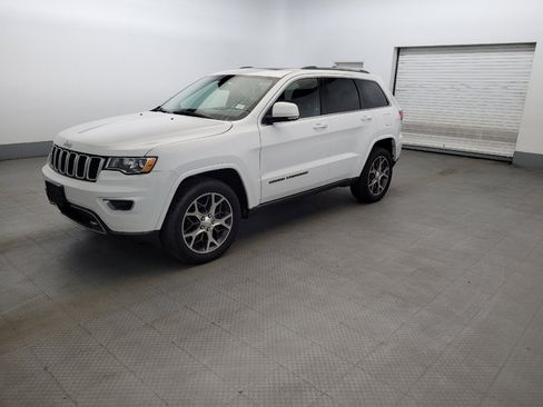 Used 2018 Jeep Grand Cherokee Limited AWD/4WD image 2