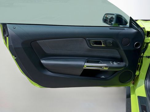 Used 2020 Ford Mustang Shelby GT350 w/ Technology Package image 20