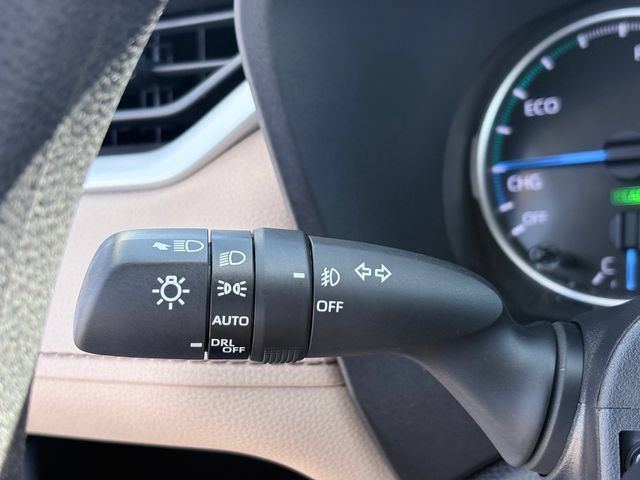 Used 2021 Toyota RAV4 XLE AWD/4WD image 14