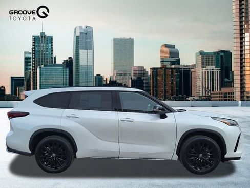 New 2026 Toyota Highlander XSE image 6