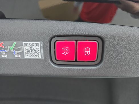 New 2026 Mercedes-Benz E 350 4MATIC Sedan image 13