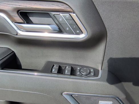 New 2026 GMC Sierra 1500 SLT image 12