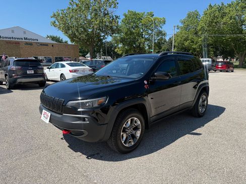 Used 2019 Jeep Cherokee Trailhawk w/ Comfort/Convenience Group AWD/4WD image 1