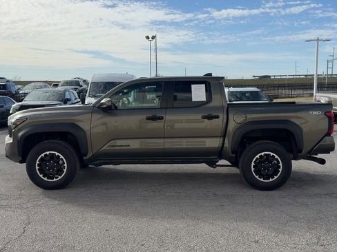 Used 2024 Toyota Tacoma 4x4 Double Cab image 32