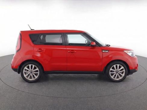 Used 2018 Kia Soul + FWD image 8