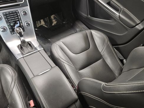 Used 2018 Volvo S60 T5 Dynamic w/ Protection Package image 16