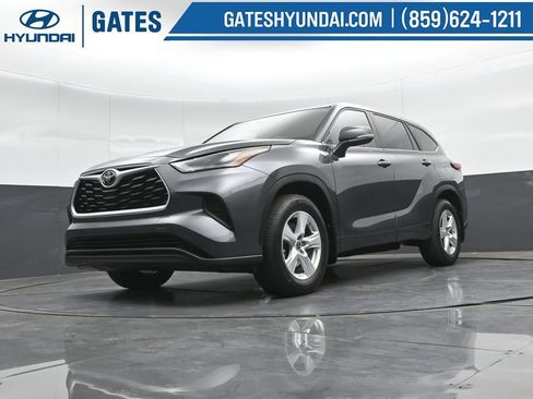 Used 2023 Toyota Highlander L FWD image 43