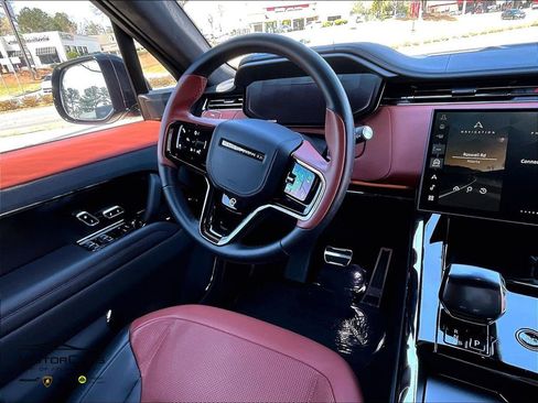 Used 2024 Land Rover Range Rover Sport image 7