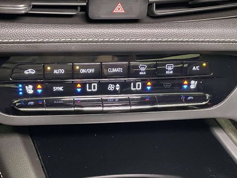 Used 2023 Buick Envision Avenir AWD/4WD image 27