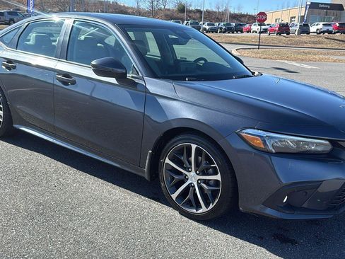 Used 2023 Honda Civic Touring image 2
