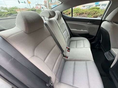 Used 2017 Hyundai Elantra SE FWD image 33