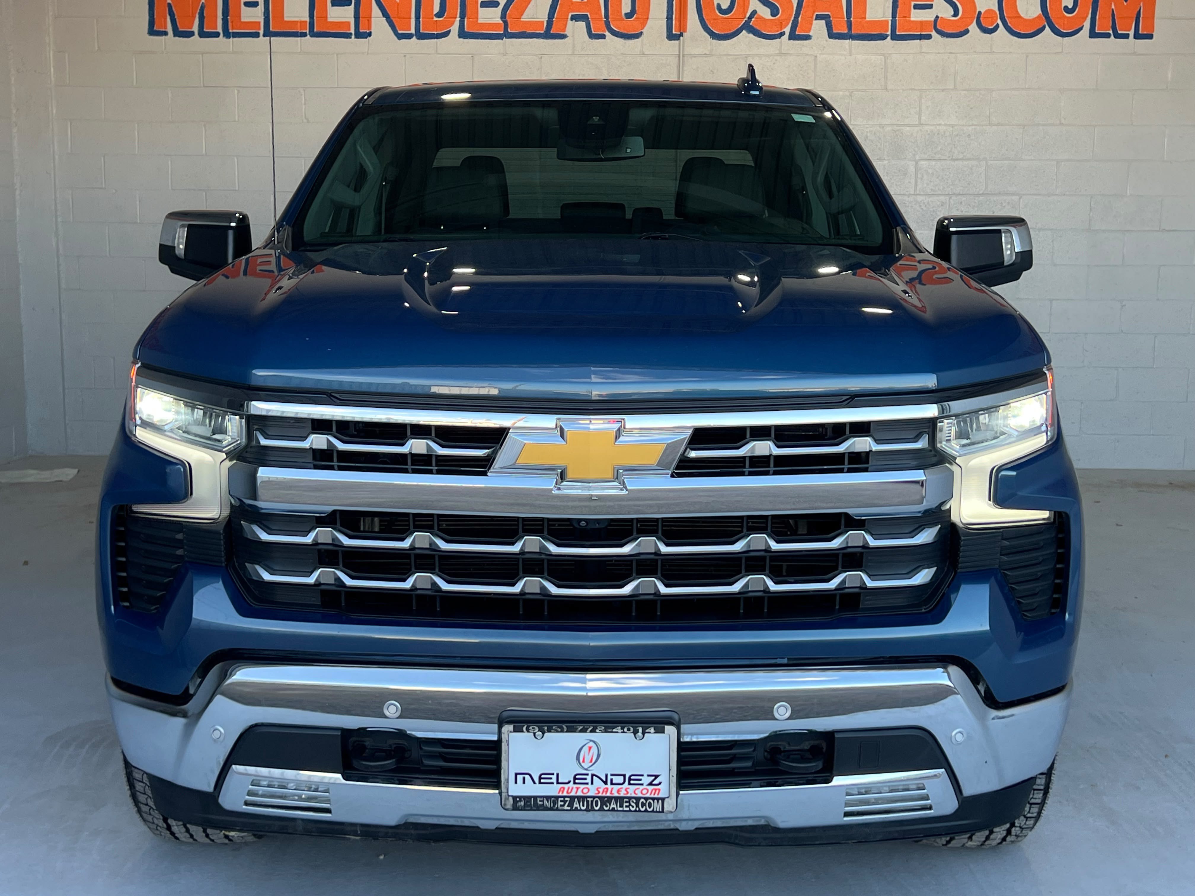 Used 2024 Chevrolet Silverado 1500 LTZ w/ Z71 Off-Road Package AWD/4WD image 9