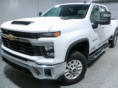 Used 2024 Chevrolet Silverado 2500 LT AWD/4WD image 32