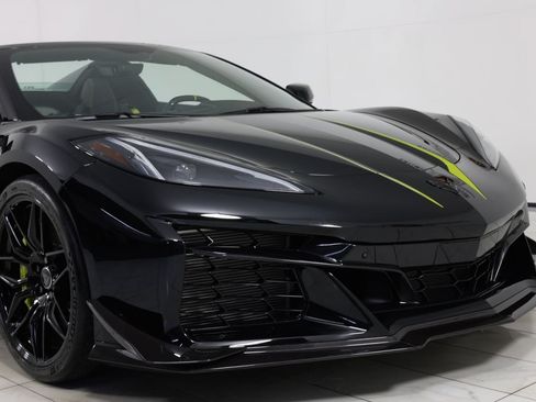 Used 2023 Chevrolet Corvette Z06 w/ Z07 Performance Package RWD image 41