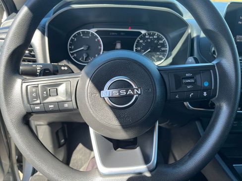 Used 2024 Nissan Rogue SV image 23