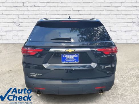 Used 2023 Chevrolet Traverse LT w/ Rear Camera Mirror Package FWD image 3