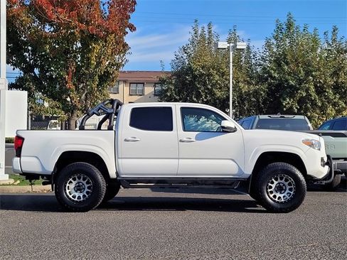 Certified 2018 Toyota Tacoma SR image 5