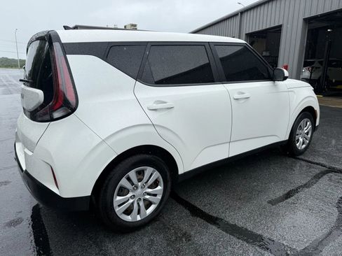 Used 2023 Kia Soul LX FWD image 4