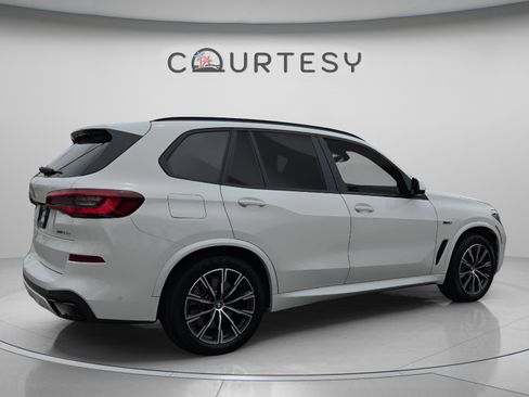 Used 2023 BMW X5 xDrive45e w/ Executive Package AWD/4WD image 5