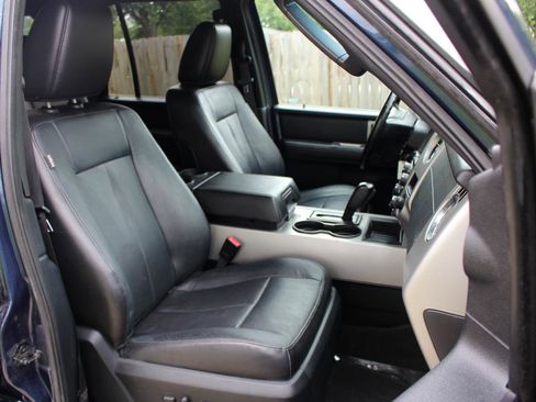 Used 2016 Ford Expedition XLT w/ Equipment Group 202A AWD/4WD image 40