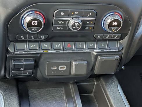 Used 2022 Chevrolet Silverado 1500 High Country image 15