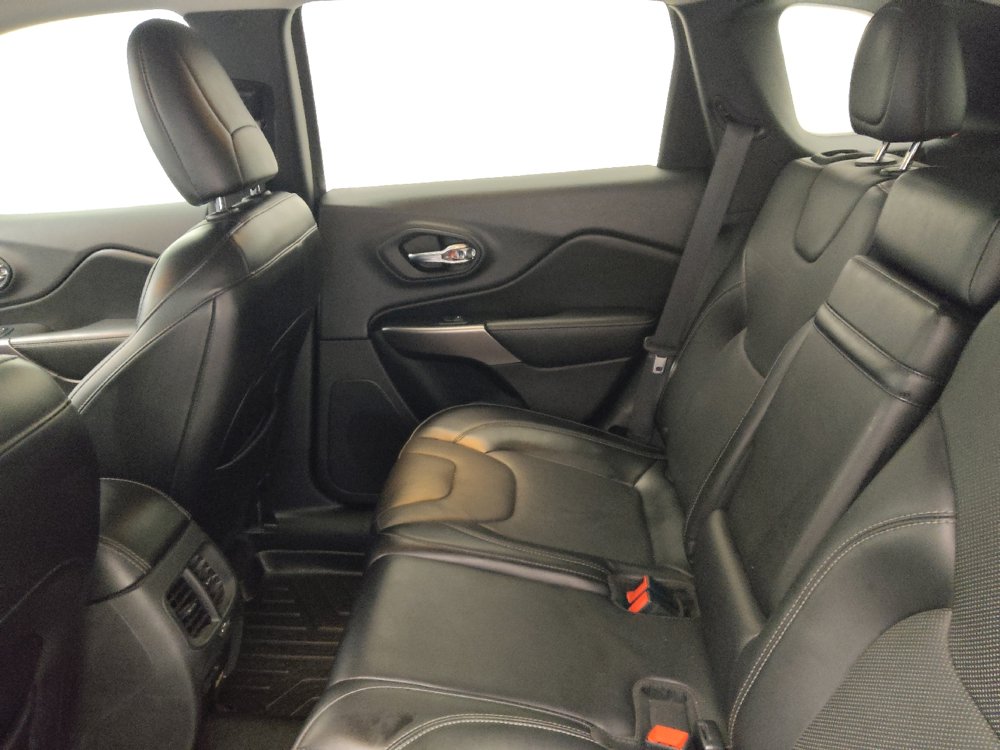 Used 2019 Jeep Cherokee Limited w/ Technology Group AWD/4WD image 18