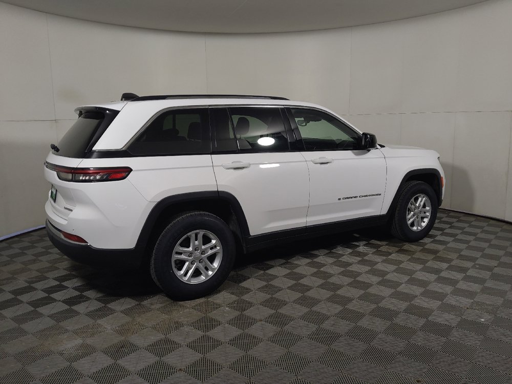Used 2023 Jeep Grand Cherokee Laredo w/ Luxury Tech Group I AWD/4WD image 10