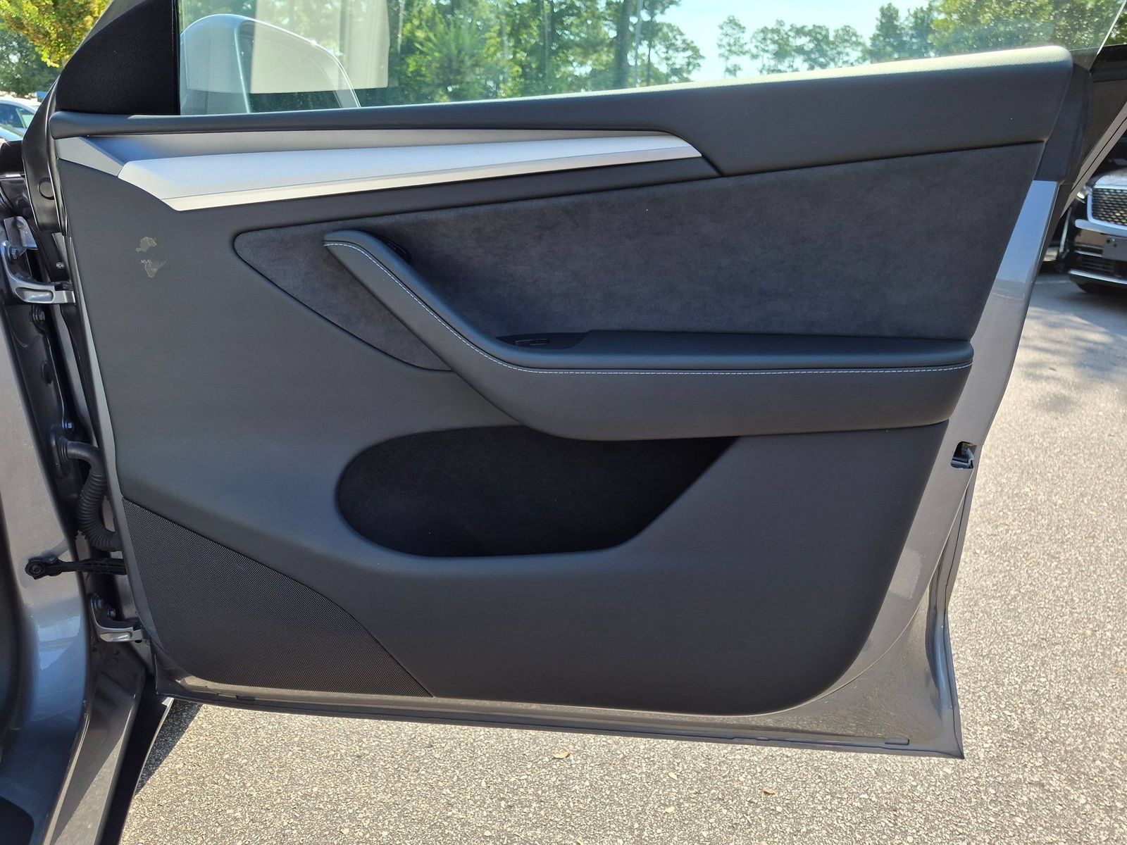 Used 2025 Tesla Model Y Long Range RWD image 34