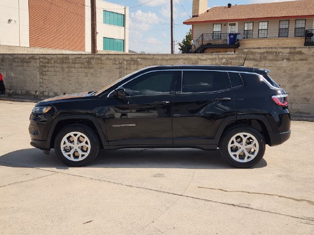 Used 2024 Jeep Compass Sport AWD/4WD image 12
