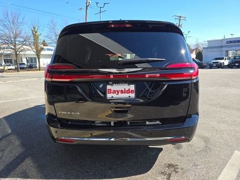 New 2026 Chrysler Pacifica Select image 35
