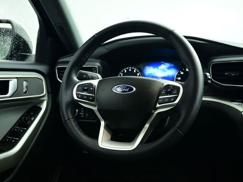 Used 2023 Ford Explorer XLT w/ Equipment Group 202A image 9