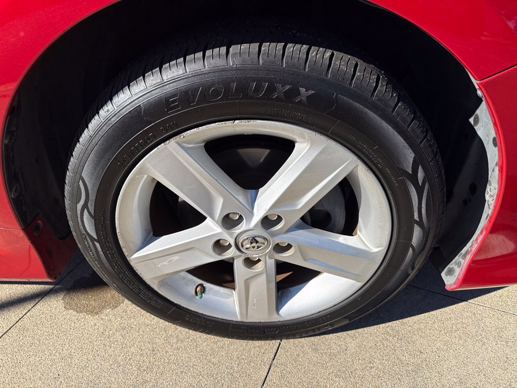 Used 2014 Toyota Camry SE FWD image 22