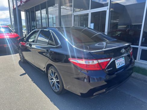 Used 2017 Toyota Camry XSE w/ Moonroof Package FWD image 9
