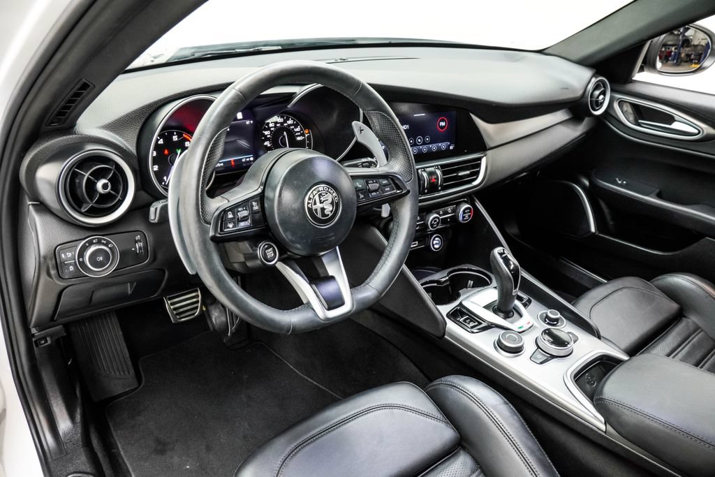 Used 2023 Alfa Romeo Giulia Veloce RWD image 20