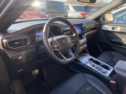 Used 2023 Ford Explorer ST-Line w/ Class IV Trailer Tow Package image 7