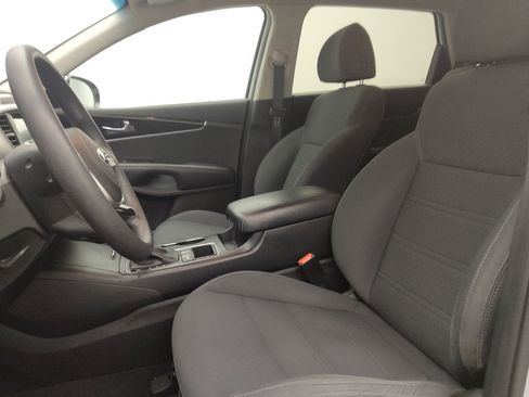 Used 2019 Kia Sorento L image 17
