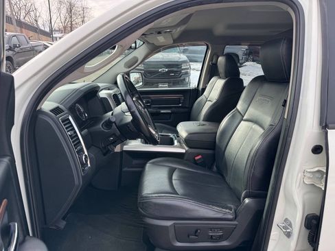 Used 2018 RAM 1500 Laramie w/ Convenience Group AWD/4WD image 11