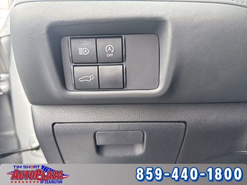 Used 2024 Toyota Highlander LE AWD/4WD image 14