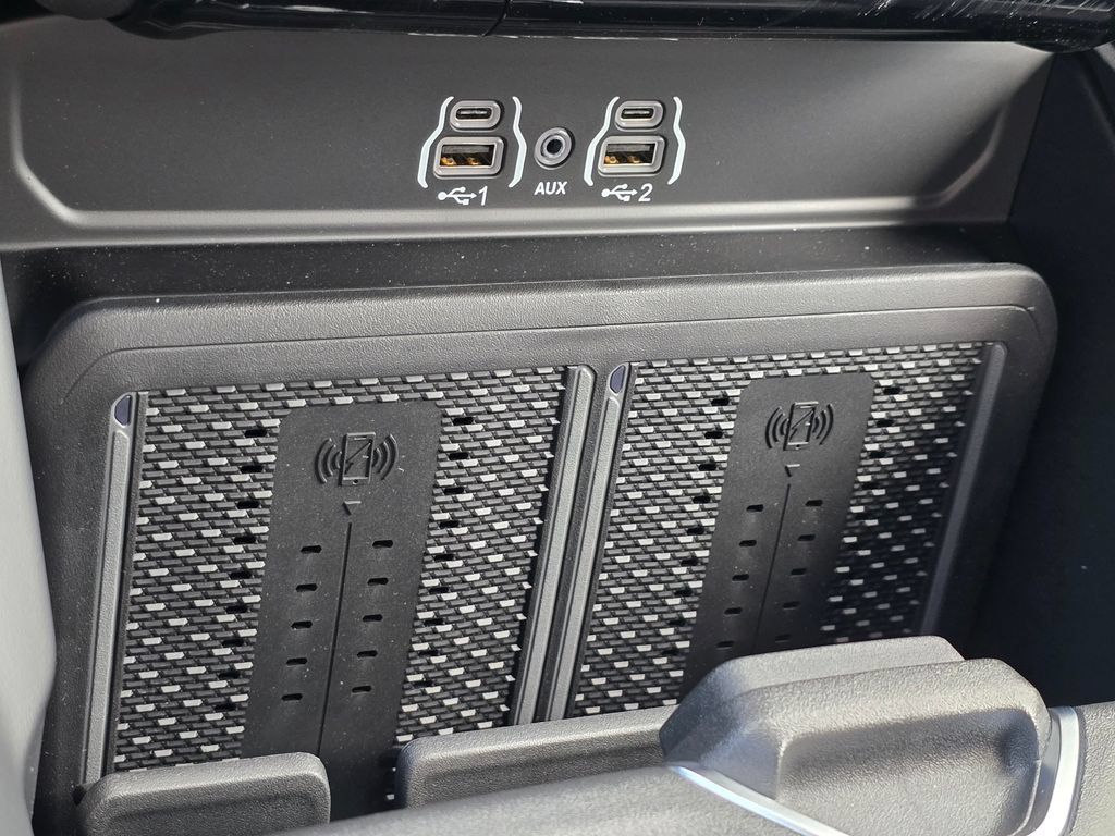 New 2026 RAM 3500 Laramie AWD/4WD image 32