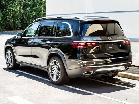 Used 2024 Mercedes-Benz GLS 450 4MATIC image 5