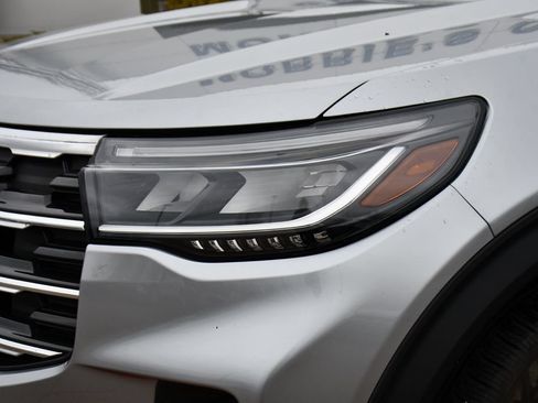 Used 2025 Ford Explorer Active AWD/4WD image 42